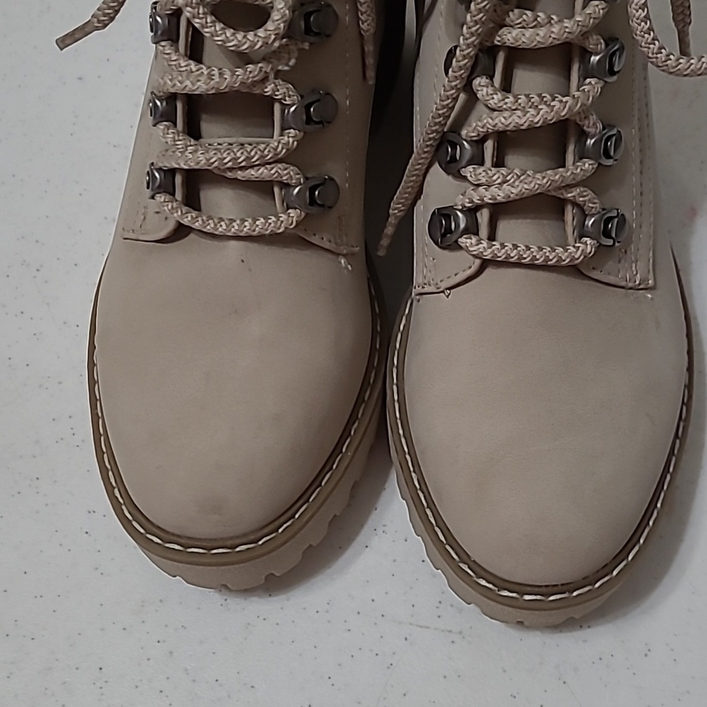 NWOT Dolce Vita Women's Roster Cream Lace-Up Ankle Boots size 8 - Picture 3 of 10